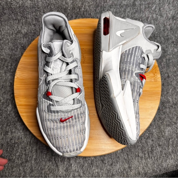 Nike LeBron James Witness VI 6 Pure Platinum Grey Silver Red‎ CZ4052-003 Men's 8 - Picture 9 of 10